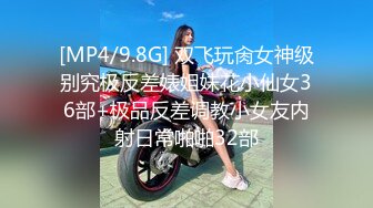 牛仔短裤贫乳新人美女和炮友两场啪啪，特写深喉口交掰穴舔逼，干起来特别爽拨开裤子插入，上位骑乘后入猛操