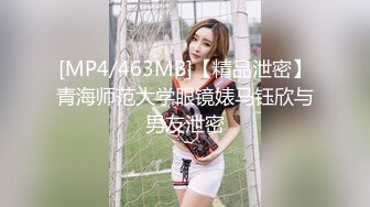 [MP4]旗袍苗条妹子3P啪啪，穿着高跟鞋翘屁股特写掰穴，前后一起猛操骑乘